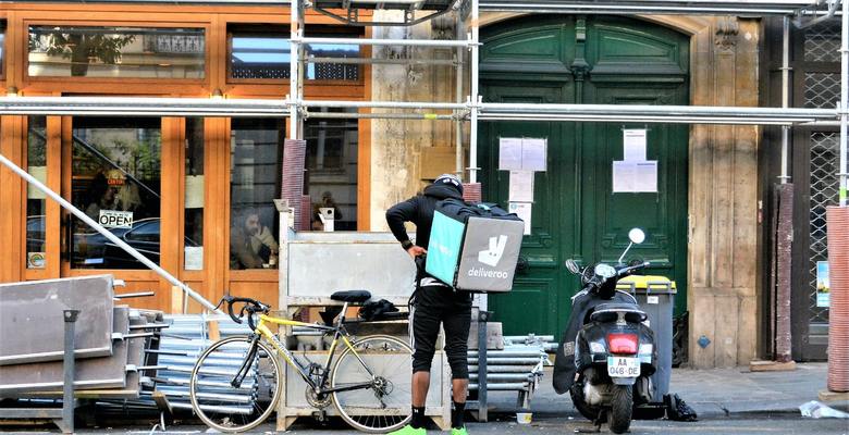 Британский сервис доставки еды Deliveroo проведет IPO на £8 млрд