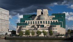 Шеф британской спецслужбы назвал Россию слабеющей страной