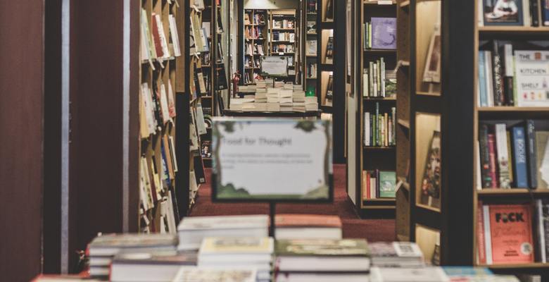 Британцы вернулись к чтению. Продажи книг за год пандемии выросли на 7% 