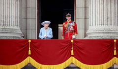 Queen's Birthday Honours List: модельер Стелла Маккартни и актер Дэмиэн Льюис удостоились государственных наград