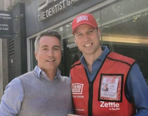 Принц Уильям подался в газетчики. Его заметили в Лондоне за продажей издания The Big Issue  