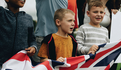 Воспитать британца. Статья первая: от любви и ласки дети расцветают или распускаются? 