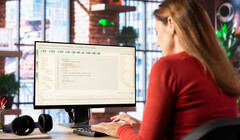 Словарь английского языка Collins назвал слово года — им стал «вайб‑кодинг»