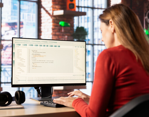 Словарь английского языка Collins назвал слово года — им стал «вайб‑кодинг»