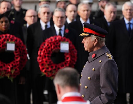 Карл III и члены королевской семьи приняли участие в церемонии по случаю Дня памяти павших