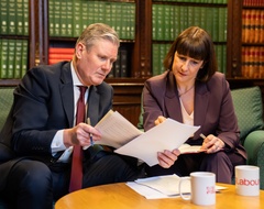 Разворот на 180 градусов: Стармер и Ривз отказались от повышения ставок подоходного налога