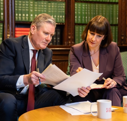 Разворот на 180 градусов: Стармер и Ривз отказались от повышения ставок подоходного налога