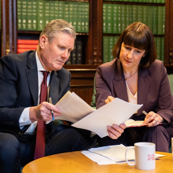 Разворот на 180 градусов: Стармер и Ривз отказались от повышения ставок подоходного налога