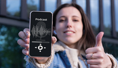 Во весь голос: полезные подкасты о Британии на английском языке от Дениса Пескова