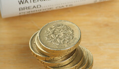 Общая инфляция в Великобритании замедлилась, но продовольственная только ускоряется