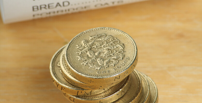 Общая инфляция в Великобритании замедлилась, но продовольственная только ускоряется