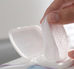 Опасный пластик: в Англии запретят продажу влажных салфеток