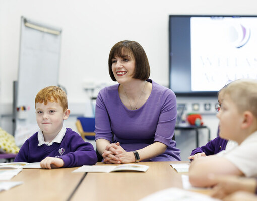 Как спички: активисты призывают предотвратить выгорание учителей английских школ