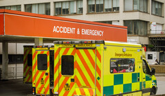 Пациенты с легкими недомоганиями осаждают отделения экстренной помощи