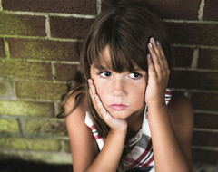 Школьные обеды, соцвыплаты и жилье: как британское правительство планирует победить детскую бедность?