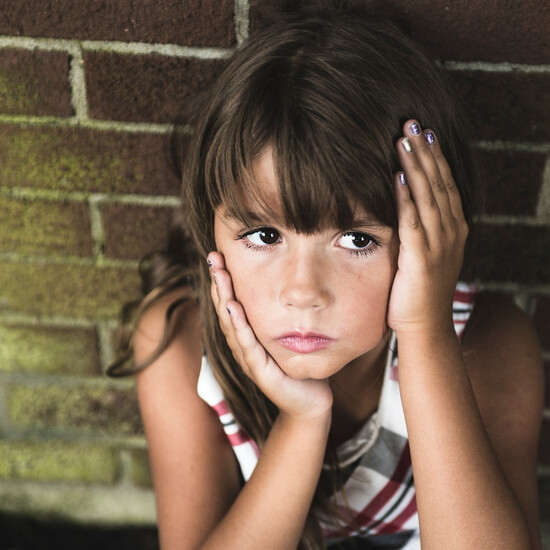 Школьные обеды, соцвыплаты и жилье: как британское правительство планирует победить детскую бедность?