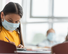 Флешбэки пандемии: вспышка гриппа заставляет британские школы вводить ограничения, подобные ковидным