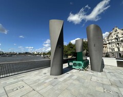 На берегу Темзы открылось новое общественное пространство для прогулок и отдыха