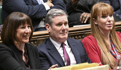 Крутится, вертится, хочет упасть: Кир Стармер сбивает всех с толку