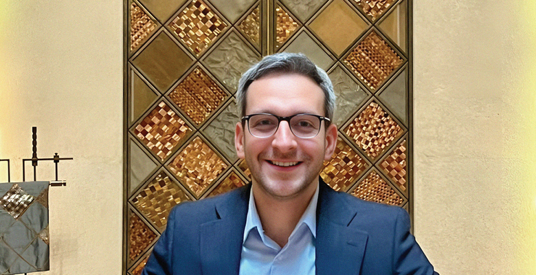 В главном зале у себя в синагоге