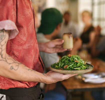 Соей сыт не будешь: почему закрываются веганские кафе и рестораны?