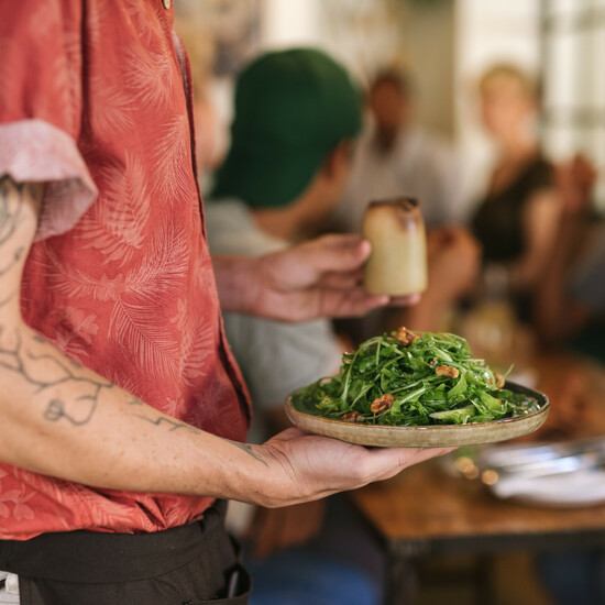 Соей сыт не будешь: почему закрываются веганские кафе и рестораны?