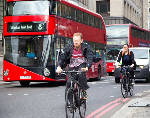 Быстрые и опасные: в Лондоне растет число тяжелых аварий с электровелосипедами