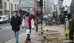 Миграция или колонизация: как британский миллиардер подогрел споры о вкладе приезжих в экономику