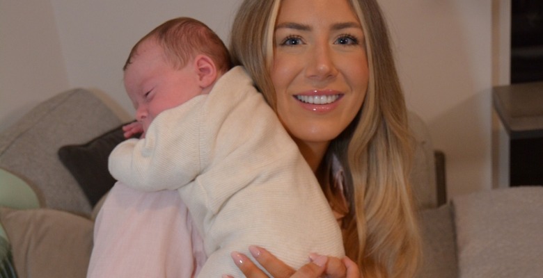 Грейс Белл с сыном Хьюго. Фото: facebook.com/WombTransplantUK