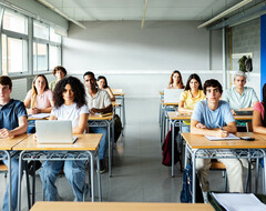 На новых курсах V-level будут учить финансам, педагогике и цифровым навыкам