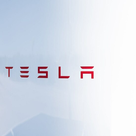 Знакомые лица, новые цели: Tesla стала поставщиком электроэнергии в Великобритании