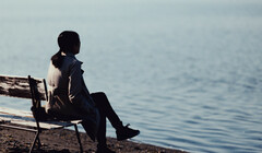 Чат-боты, удаленная работа, соцсети: что является причиной эпидемии одиночества среди молодых людей?