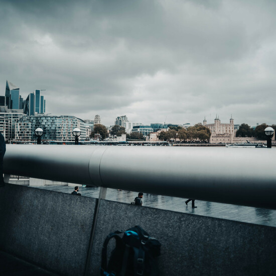 Великобритания — наименее счастливая из англоязычных стран