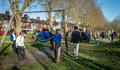 Каждый восьмой ребенок в Британии растет с ограниченными возможностями здоровья