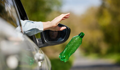 Новые технологии, старый добрый донос: как Британия борется с мусором на дорогах