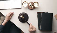 Cотрудник отсудил у руководства компании 400 тысяч фунтов за десятилетия без отпуска