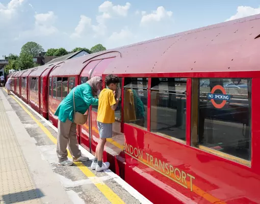В атмосфере ар-деко: по Лондону можно будет проехать на старинном поезде 1938 года