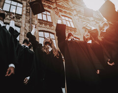 Великобритания за год стала привлекательнее для выпускников престижных вузов