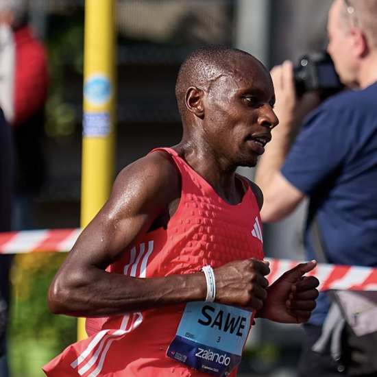 Исторический забег: на Лондонском марафоне бьют рекорд за рекордом