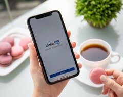 От деловых контактов к личным: LinkedIn используют для романтических знакомств
