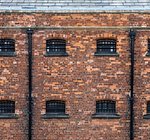 Правительство не отказывается от программы досрочного освобождения заключенных, несмотря на критику