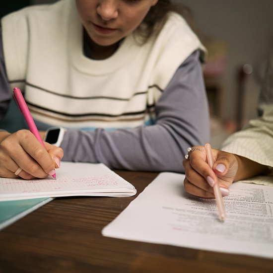 Итоги экзаменов A-level в 2026 году: результаты улучшились, но разрыв между регионами растет