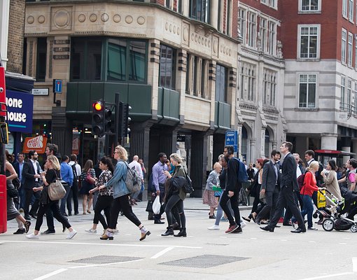 Зарплаты в британском госсекторе растут быстрее, чем в частном