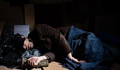 Власти обещают найти жилье для всех бездомных к Рождеству