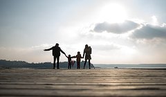 Безопаснее, зеленее и дешевле: лучшие города Англии для воспитания детей