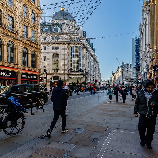 Бренды Selfridges и Paul Smith призвали расширить воскресные часы торговли