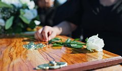 Право на траур: в Британии введут гарантированный отпуск при смерти близкого родственника