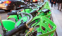 Зеленый друг селебрити: велосипеды Lime захватили дороги и умы в Англии