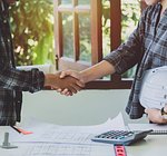 Работодателей обязали проверять право на работу у внештатных и временных сотрудников
