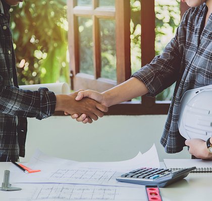 Работодателей обязали проверять право на работу у внештатных и временных сотрудников